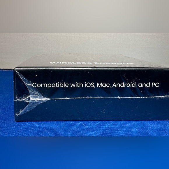 Be Kind by Ellen Wireless Earbuds - Picture 4 of 4